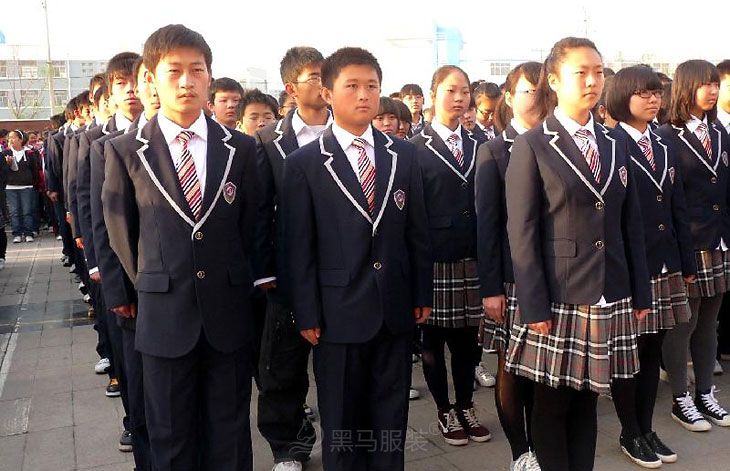 中国校服为何那么丑 学者:教育管理者对性恐惧